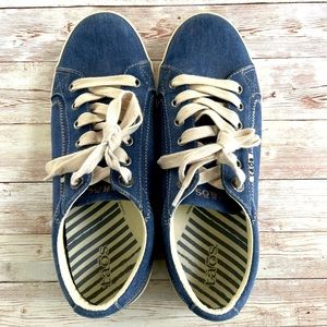 Taos shoes size 9.5